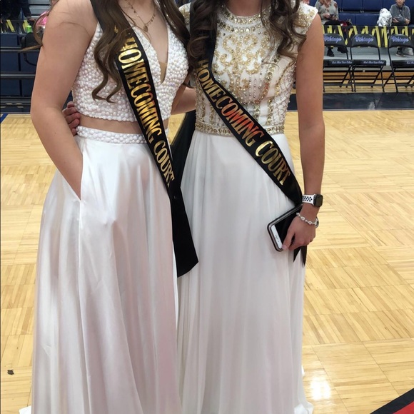 JVN by Jovani 24413 Size 4 - Picture 4 of 4